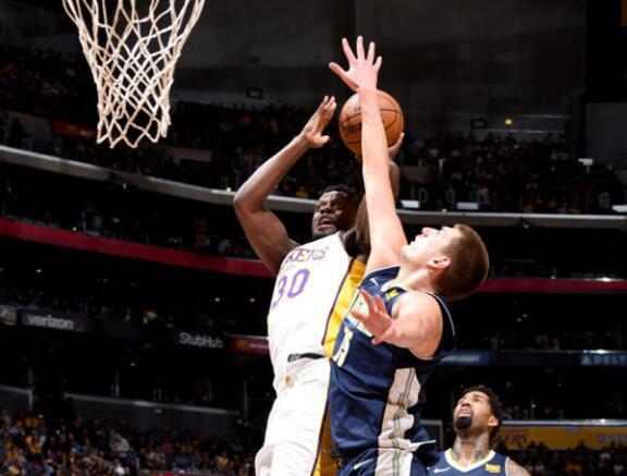 约基奇砍三双掘金终结湖人5连胜,湖人对掘金大号三双