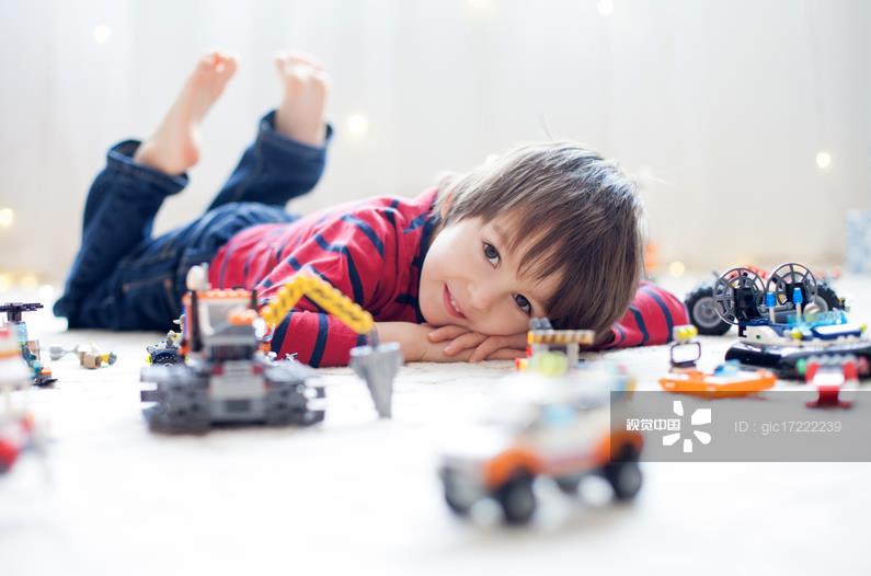 0-3岁宝宝玩具怎么选,1-3岁宝宝玩具该如何选