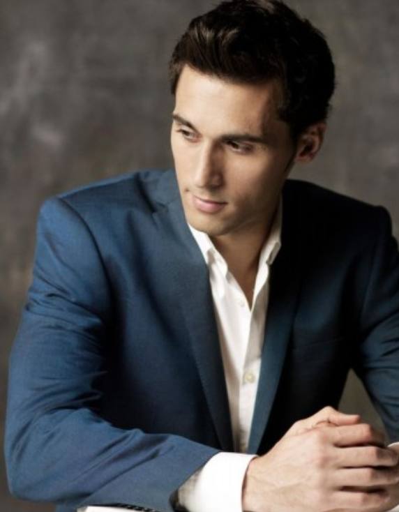 足球巨星西装照,足球球星西装帅照