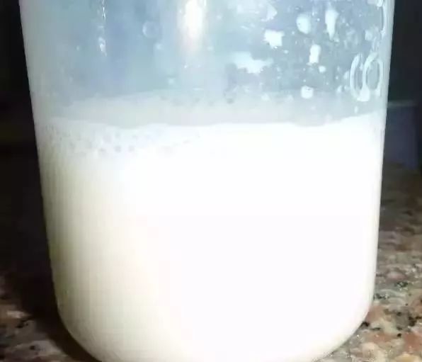 冲奶粉气泡多是质量问题吗,冲泡奶粉很多泡沫应该怎么办