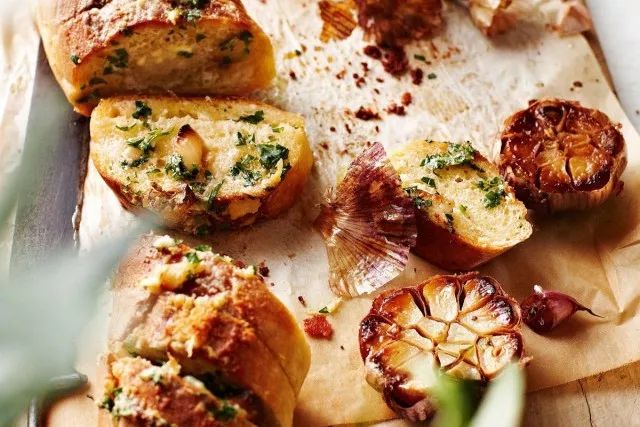 面包烘烤为何会回缩呢,面包的烘烤技巧