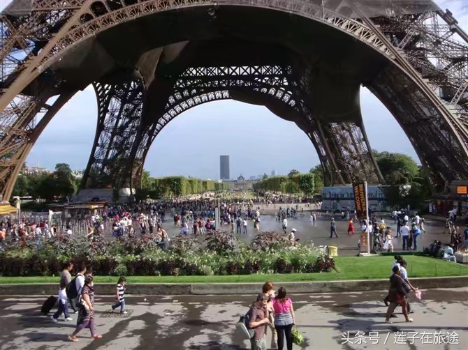 走在法国巴黎街头风景,漫步巴黎旅游随笔