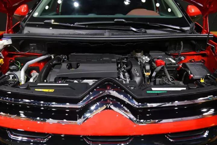 车尾挂着4个8,方向盘跟赛车一样,15万起搞得大众很羞涩!