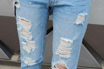破洞牛仔裤被奶奶修补,破洞牛仔裤被奶奶缝补