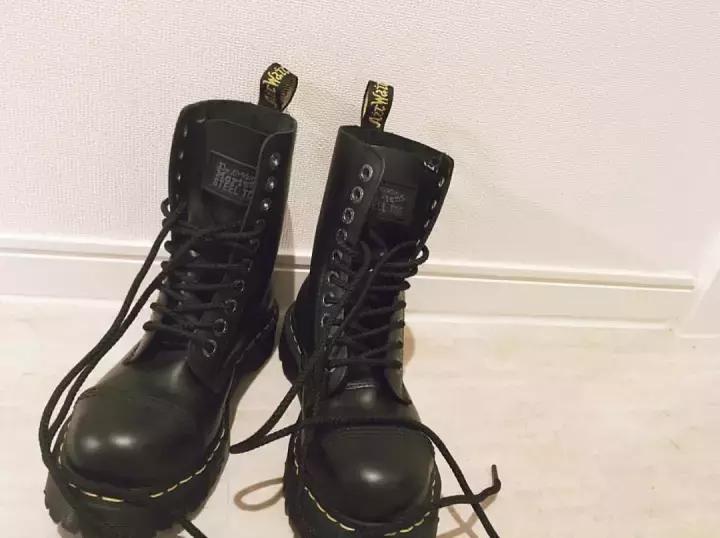 尽管山寨货很多，但谁都想买一双正宗的「Dr.Martens」