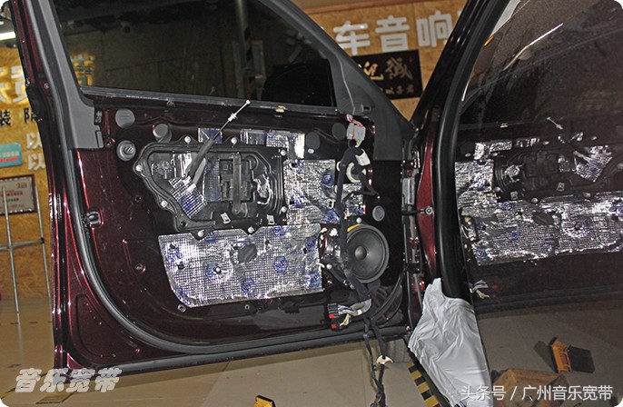 捷豹xj门板异响,捷豹xj门板喇叭发出滴滴声音