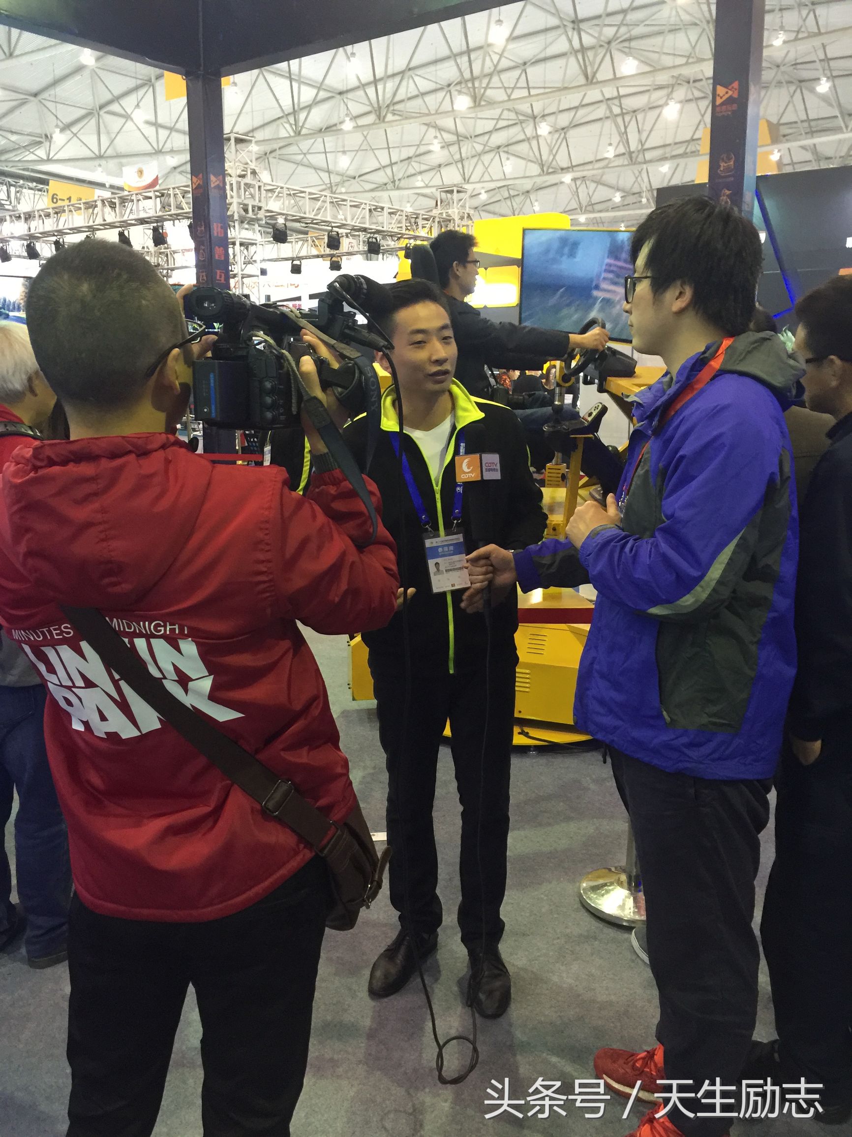 为什么有些vr一体机便宜,为什么vr游戏店铺那么赚钱