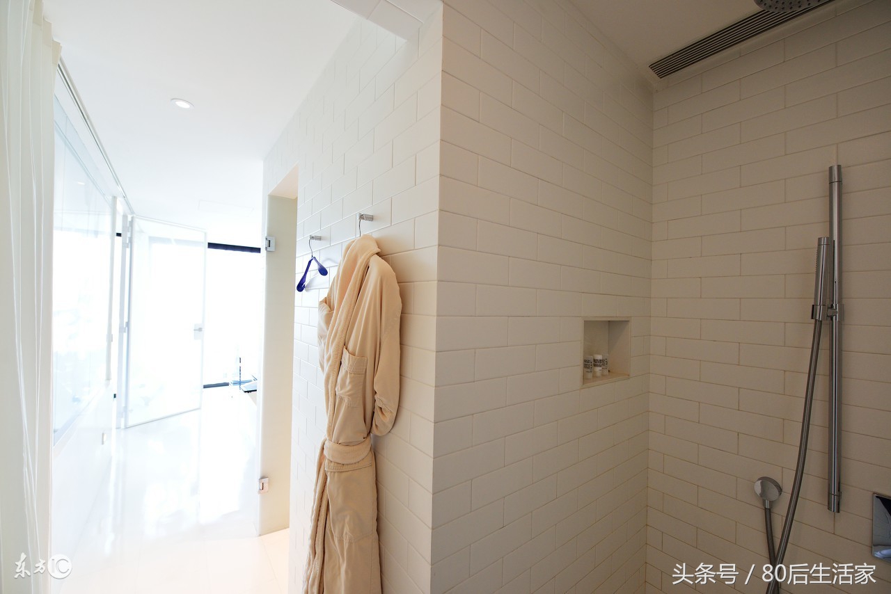 淋浴房品牌,淋浴房玻璃上的顽固水渍怎么去除