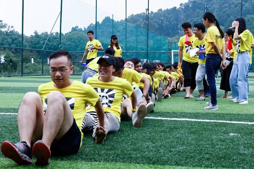 这运动会有毒！穿别人裤裆还很开心