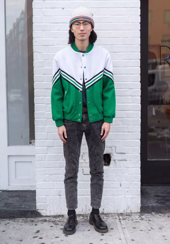 这双靴子一旦穿上就会“中毒”