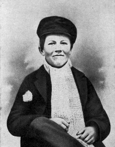 爱迪生发明电灯的时遇到什么困难,爱迪生是发明电灯还是改良了电灯