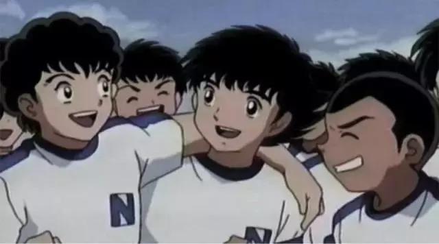 足球满眼都是青春的记忆,足球充满热爱