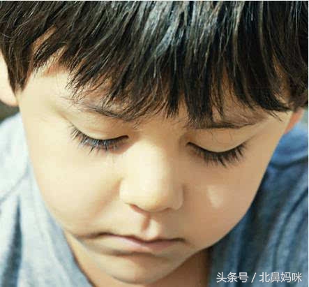 怎么才能让宝宝睫毛变得又长又多,宝宝长睫毛的小窍门