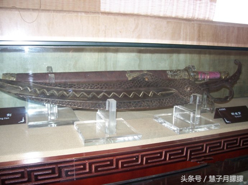 世界残猛三兵器:也门一刀毙命很猛,中国能卡夺其兵将其剪成肉块