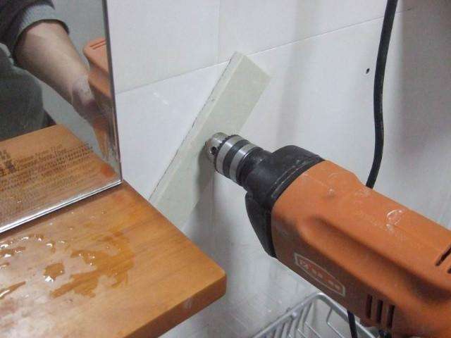 如何在瓷砖上快速开孔补洞,瓷砖挖孔最简单的方法