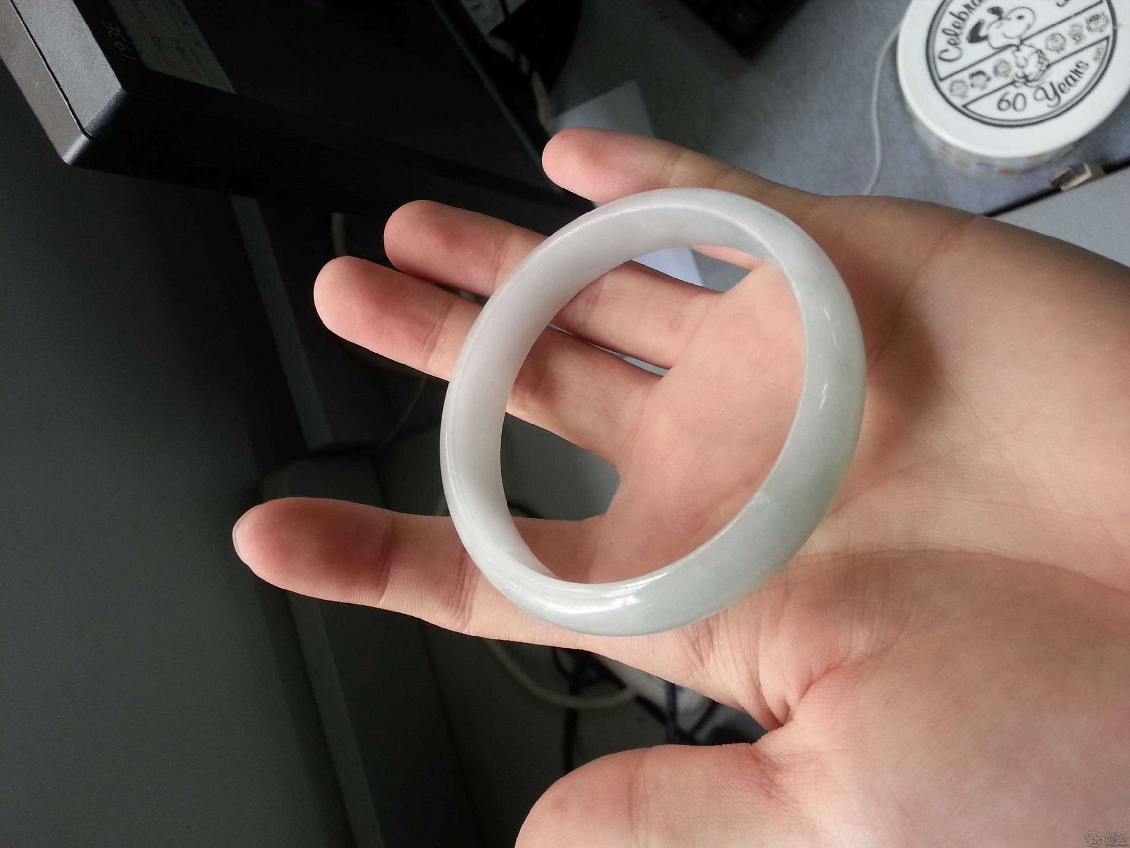 怎样判断珠宝玉石鉴定网站的真假 (如何判断网上的玉石珠宝的真假)