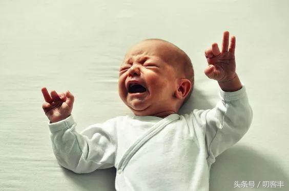 宝宝晚上夜醒哭闹怎么安抚,宝宝半夜哭闹有迷信方法吗