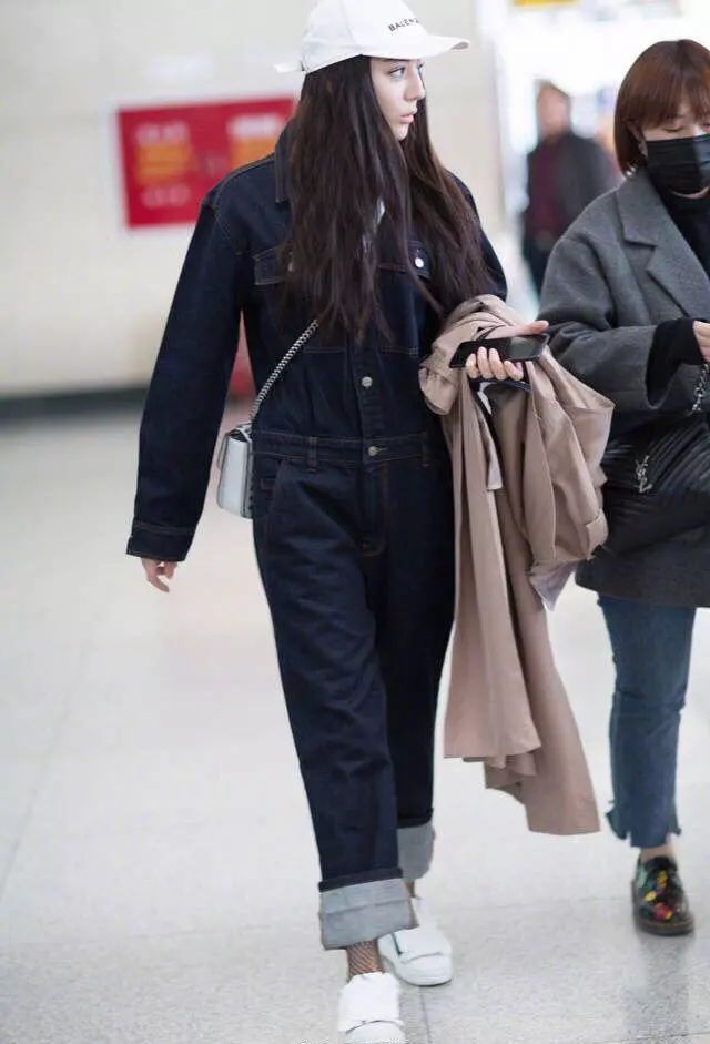 周冬雨同款白色袜子,周冬雨穿袜子教程