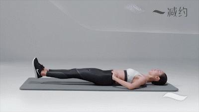 腿粗根本原因就是两腿之间赘肉太多，下半身臃肿，身高明显低一截