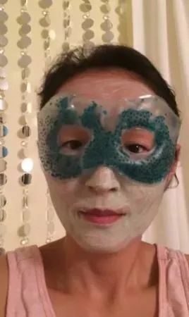 在家敷了片面膜，被狗子看到后，竟被...