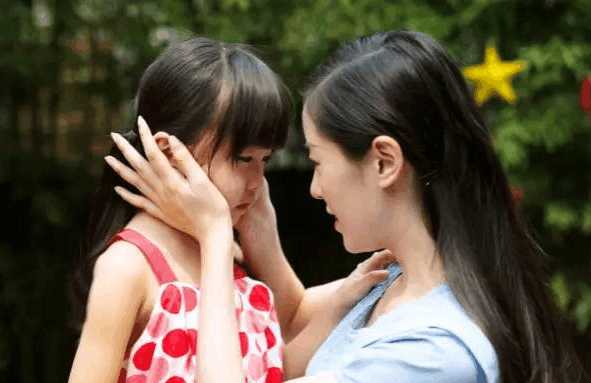 带孩子出门一定要小心人贩子,带孩子遇到人贩子该如何自救