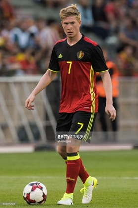 适合宽脚的碎钉足球鞋推荐,最适合亚洲脚型的足球鞋推荐