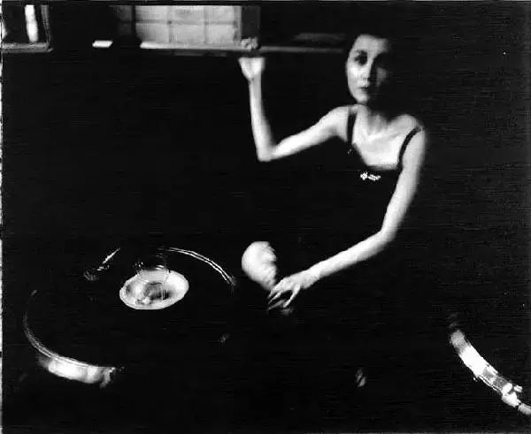 拍照手抖,拍照手抖拍出来的照片