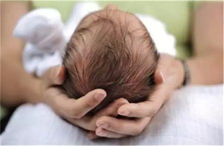 宝宝头睡扁了影响大脑发育吗,宝宝头睡扁了能圆回来吗