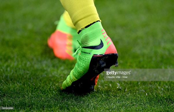 哪款足球鞋最好,适合中国人脚型的足球鞋