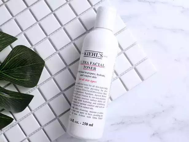 适合干皮的冬季水乳推荐,油皮敏感肌毛孔大适合用什么水乳