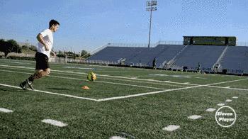 足球大范围转移球怎么踢,足球45度转移示意图