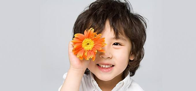 孩子总揉眼睛需要补叶黄素吗,孩子远视经常揉眼睛