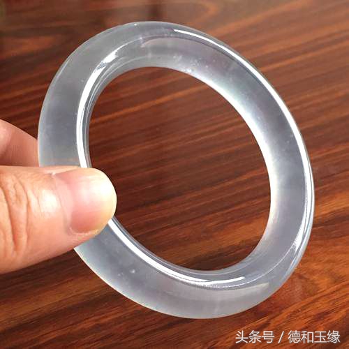 玻璃做的翡翠能戴吗,龙石种翡翠和玻璃种翡翠的区别