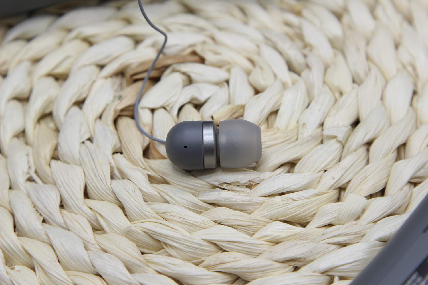 亲临感极致的音效享受---LGHBS-W120颈带式立体声蓝牙耳机体验