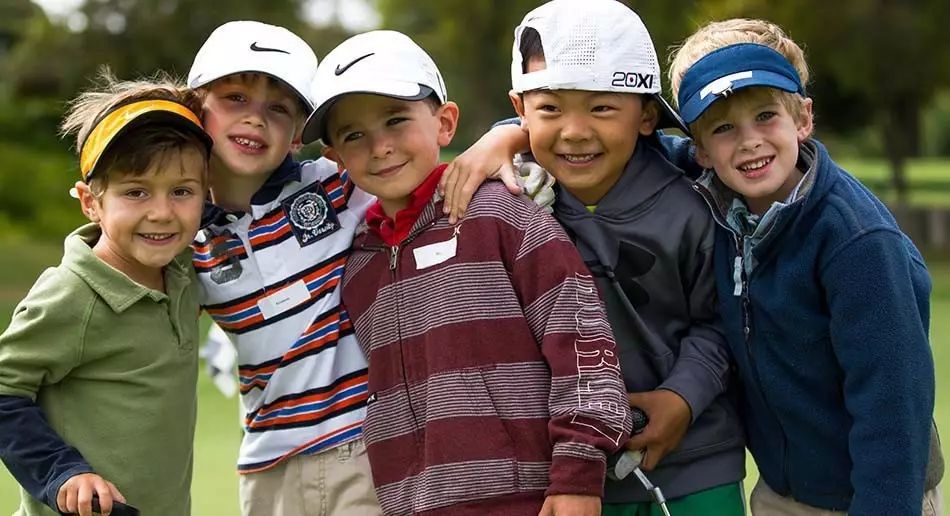 欣赏一下高尔夫球场美景,俄勒冈ncaa球场