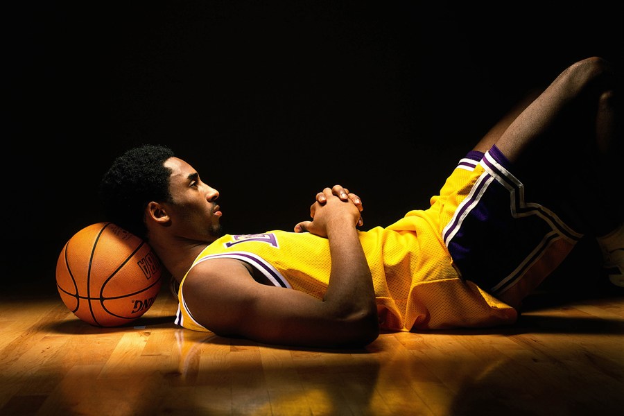 那些年科比单挑詹姆斯,回顾那些年科比的黑肘