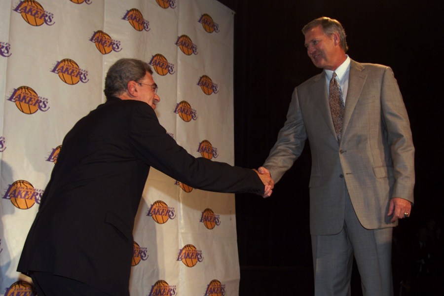 那些年科比单挑詹姆斯,回顾那些年科比的黑肘