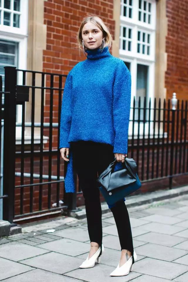 冬天纯色毛衣的高级穿搭,秋冬人手一件的毛衣怎么穿更好看