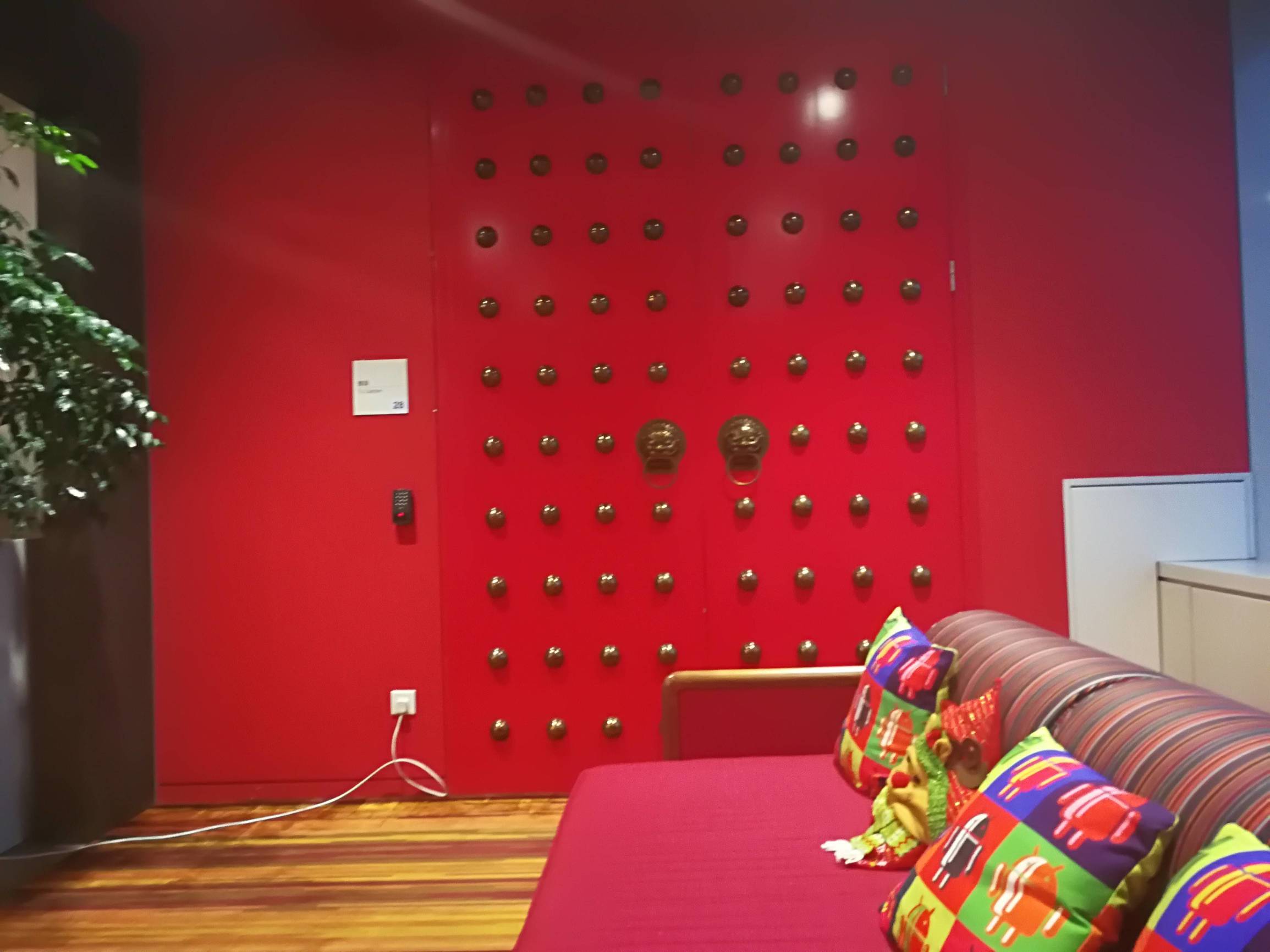 谷歌办公场所激发员工头脑风暴,传统办公和共享办公