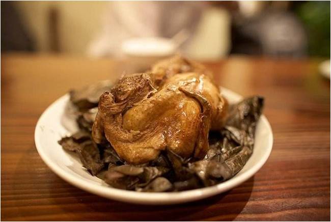 叫花鸡和扒鸡味道有什么区别,叫花鸡的口味浓郁吗吃起来柴吗