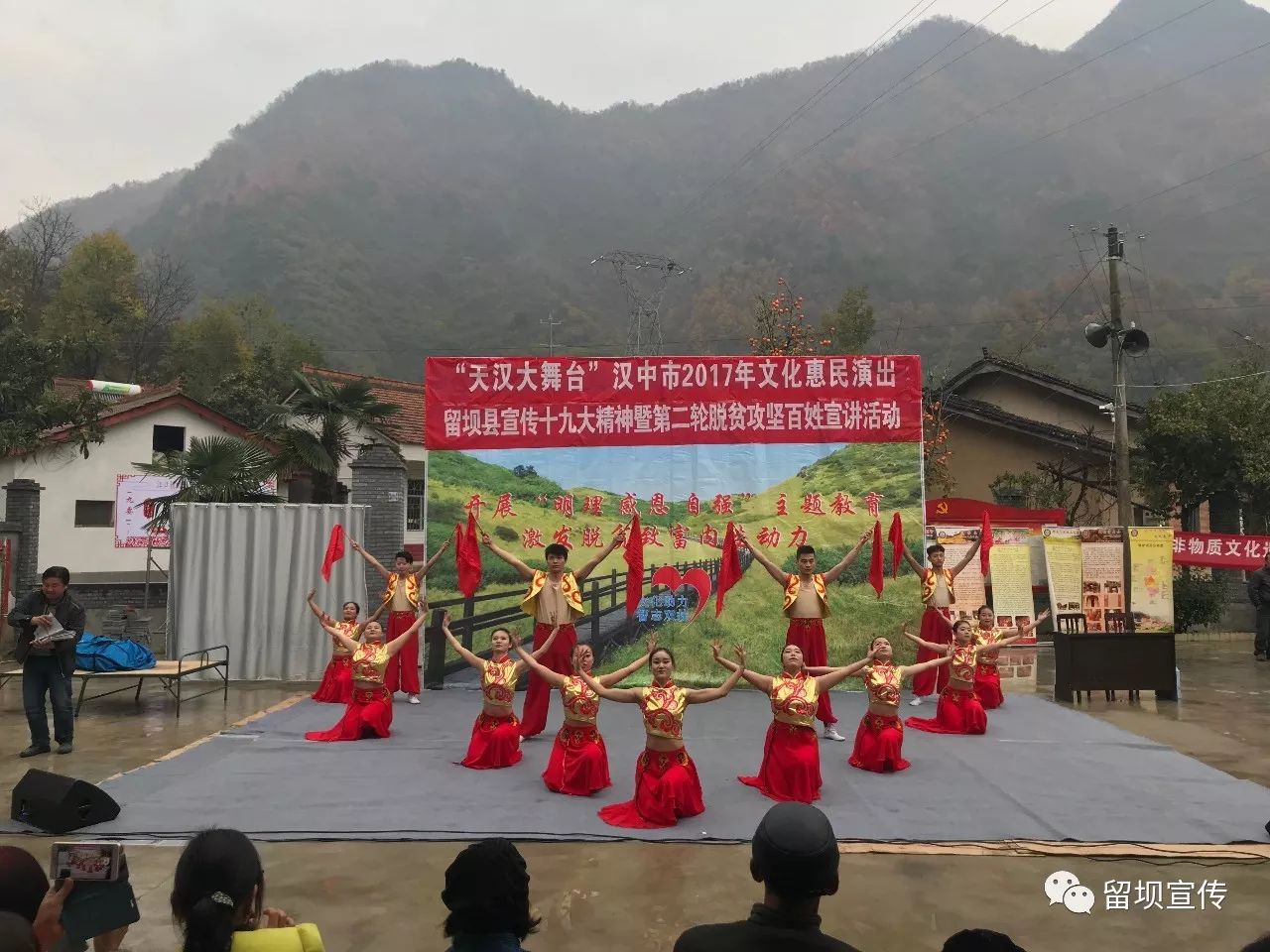 开展贫困户自信自强感恩宣传活动,扶志扶智激发群众脱贫内生动力