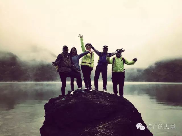 文县天池之美,美丽的文县天池山色空蒙湖水清澈