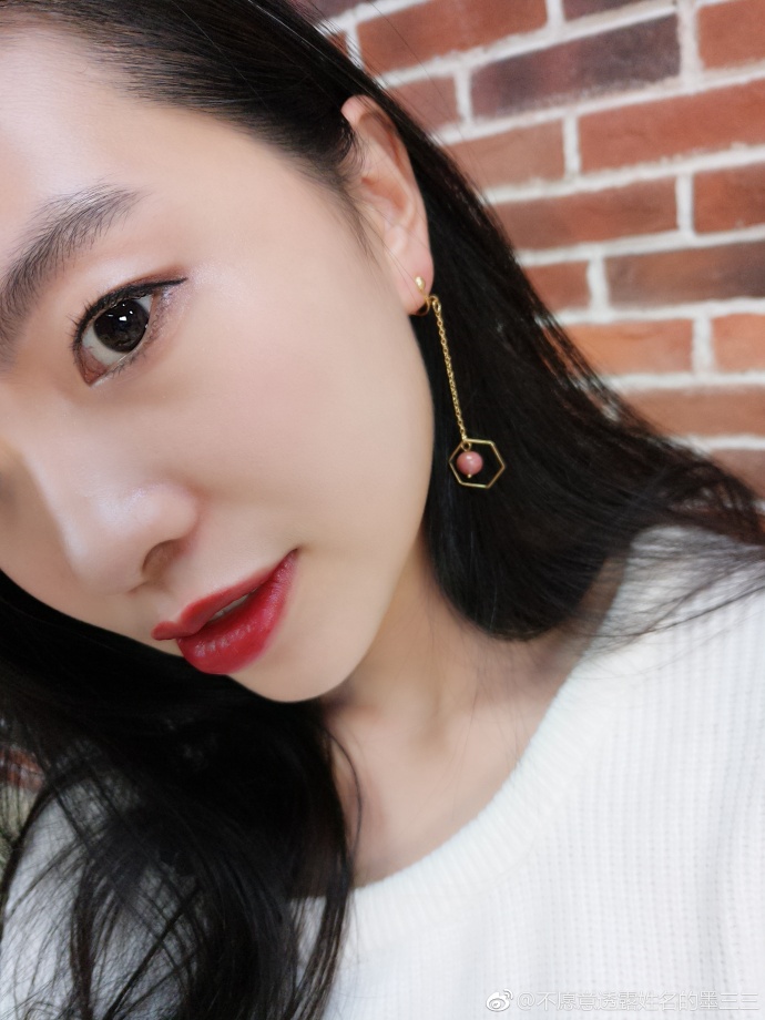 想要底妆完美必须做好妆前保湿,想要皮肤光滑无瑕吗