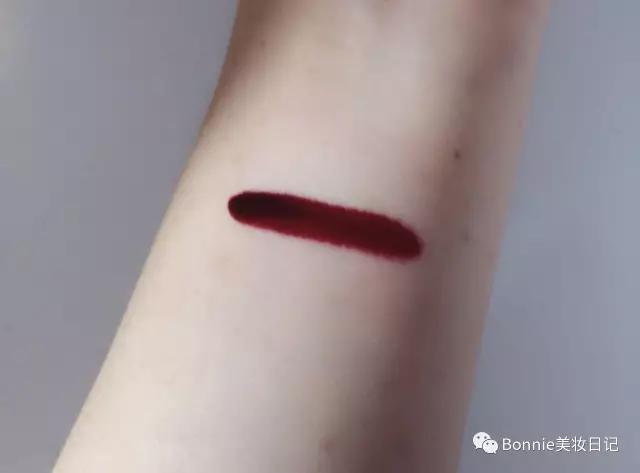 为什么我们种草的口红好看,为了口红铺了10层粉