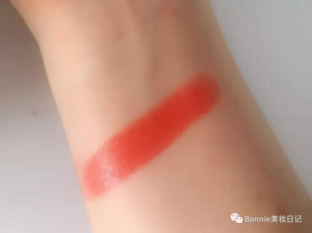 为什么我们种草的口红好看,为了口红铺了10层粉