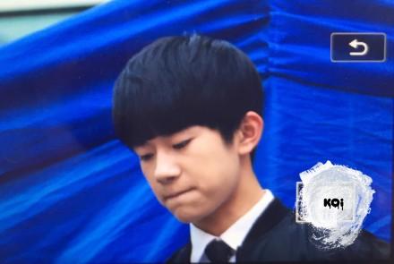 易烊千玺现在的短发发型,易烊千玺换了发型依然那么帅