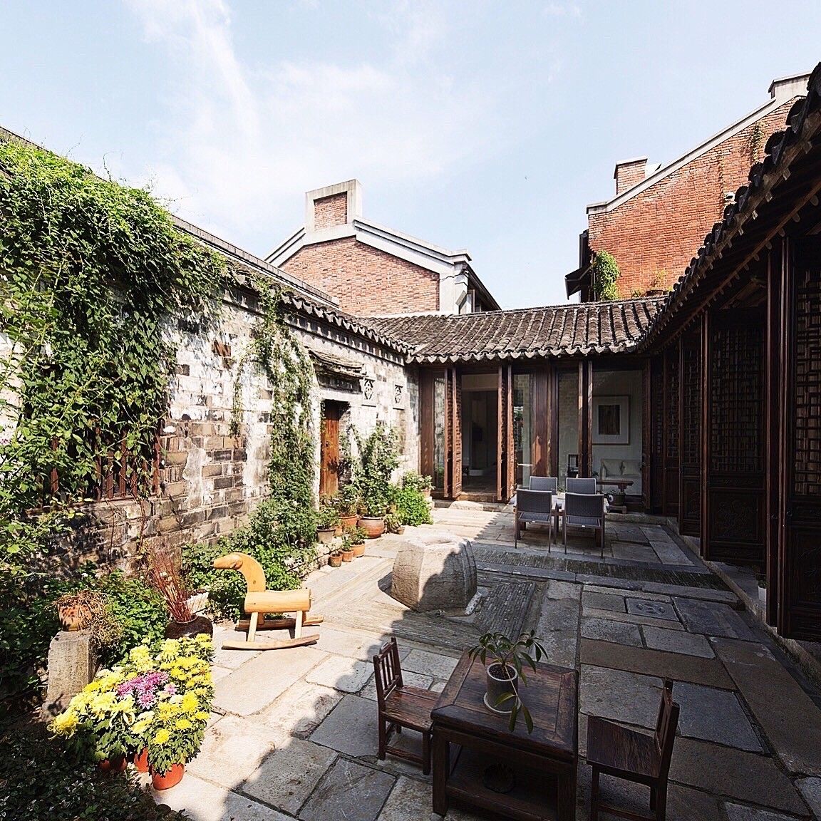 又到了动物们交配的季节，请站在宇宙中心用力呼唤爱！