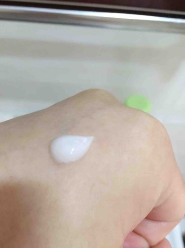 产后大把掉头发是什么原因引起的,产后头发剪短可以缓解掉头发吗