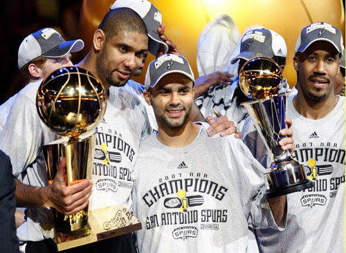 21世纪十大赛季最强球队,21世纪唯一拿过三连冠的球队