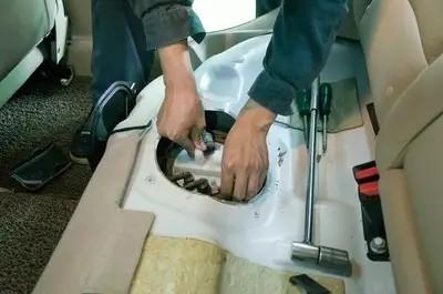 开车突然有烧焦的味道,下雨天开车有烧焦的味道